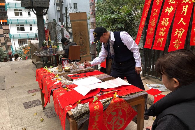 Private Introduction to Hong Kong Walking Tour - Cat Street Market: Antiques, Atmosphere, and Time to Browse