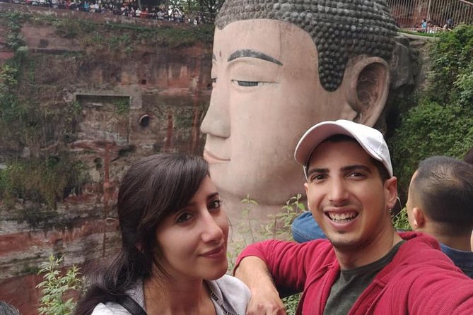 Private Leshan Giant Buddha and Local Food Tasting Trip - Lunch and Old Leshan Food Tasting That Feels Local