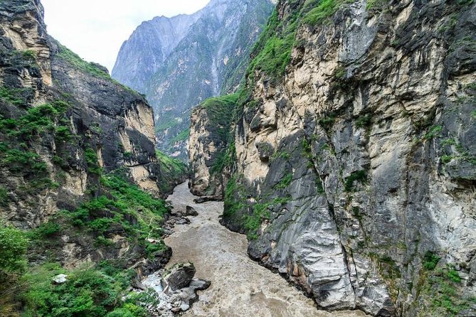 Private Lijiang Day Trip to Upper Tiger Leaping Gorge and Black Dragon Pool - Tiger Leaping Gorge (Hutiao Xia): Jinsha rapids and the Tiger Leaping Rock walk