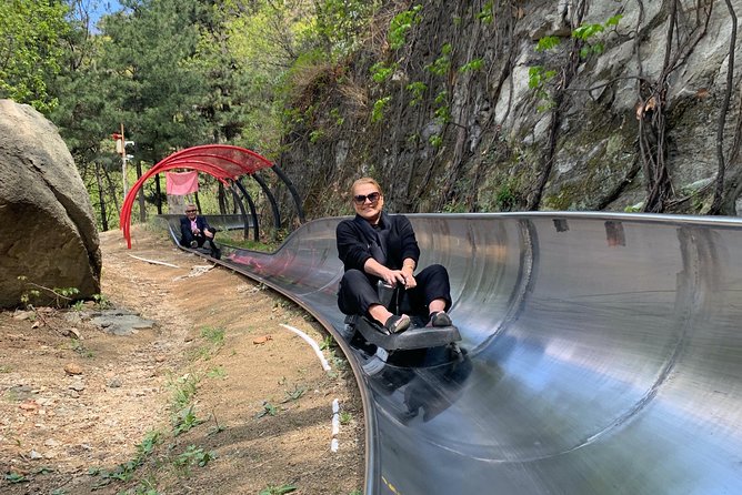Private Mutianyu Great Wall Layover Tour from PEK or Daxing Airport - Driver versus licensed English guide: choosing the depth you want