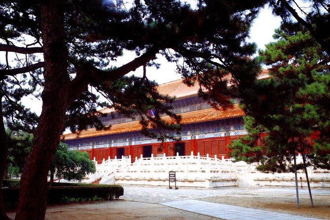 Private Mutianyu Great Wall & Ming Tombs: Transfer or Guided Tour - Ming Tombs: imperial mausoleums with a guided layer (if you want it)