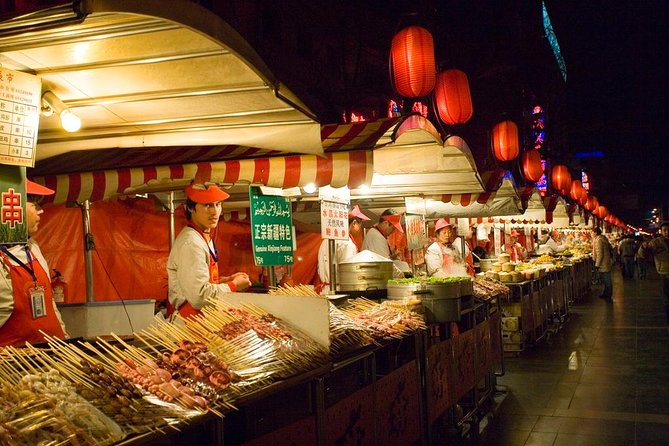 Private Night Tour: Discover Beijing in Bustling Lights - Old Beijing lanes and night browsing at Yandaixie Street