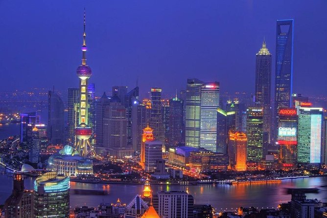 Private Night Tour-VIP River Cruise and Shanghai Tower Option - Stop 1 at The Bund: Wai Tan Lights and Photo Angles