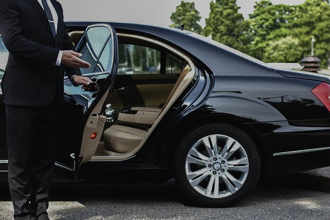Private Round-Trip Transfer between Airport and Hotel - Language Support: Chinese-Speaking Driver, Phone Translator, Optional English