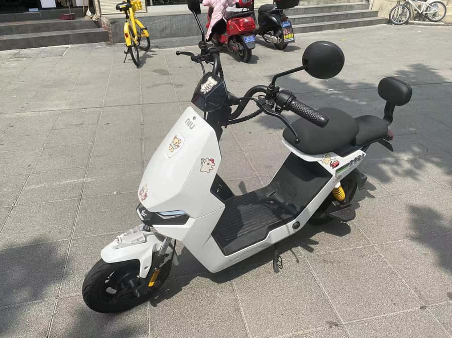 Private Scooter Adventure Tour in Shanghai - What the guide adds, from Jill’s photo help to culture cues