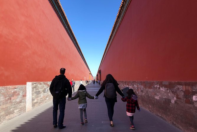 Private Tiananmen Square, Forbidden City and Great Wall Tour - Great Wall at Mutianyu: Cable car time, a relaxed hike, and lunch first