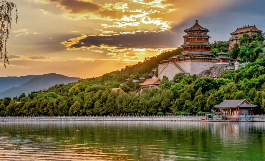 Private Tour-Great Wall Evening Tour and Hutong Old Downtown - How this 8-hour private tour is laid out