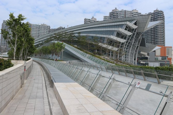 Private tour - Hong Kong's major sites and history - Statue Square Central: the day starts with context, not chaos