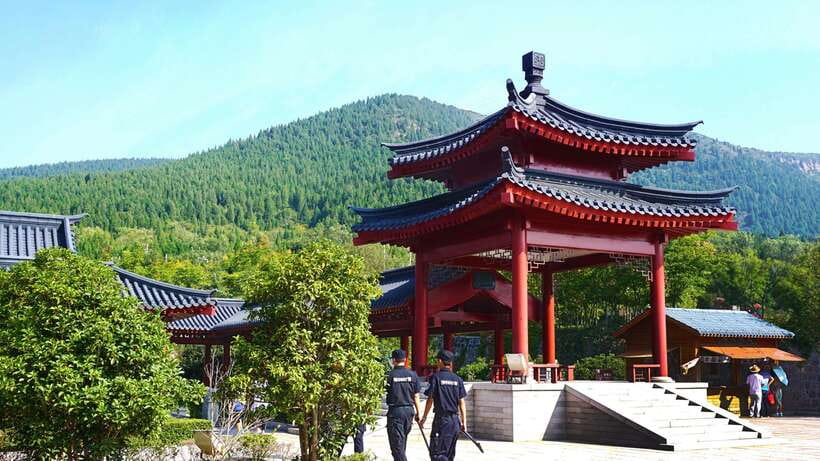 Private Tour: Longmen Grottoes, Shaolin Temple & Kungfu Show - Shaolin Temple: origin stories that make the place feel real