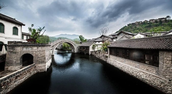 Private Tour to Gubei Water Town and Simatai Great Wall with Cable Car and Lunch - Lunch in the village: included food that keeps the flow