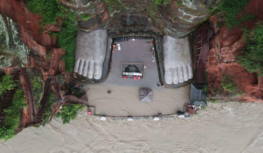 Private Tour to Leshan Giant Buddha & Huanglongxi Old Town - Wuyou Temple, terra-cotta sculptures, and a smart backup plan