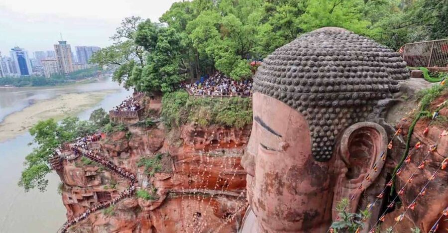 Private Tour to Leshan Giant Buddha & Huanglongxi Old Town - Should you book this private tour to Leshan and Huanglongxi?