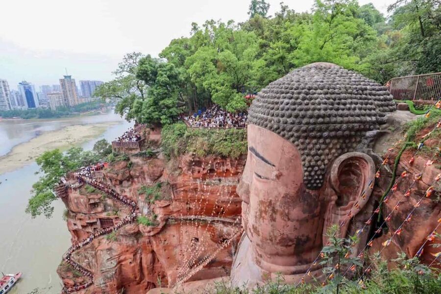 Private Tour to Leshan Giant Buddha & Huanglongxi Old Town - Lingyun Temple and the Giant Buddha’s hair: the details you will remember