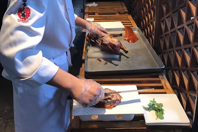 Private Tour to Pearl Market Acrobatic Show & Peking Duck Dinner - Shopping strategy inside a crowded market