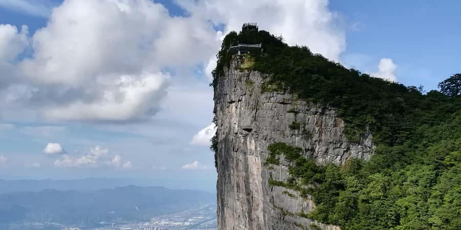 Private VIP Zhangjiajie Tianmen Mountain Day Tour - Riding the cable car like you’re cheating the mountain