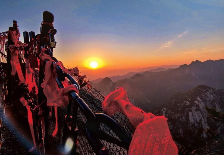 Private Xian Mt. Huashan Adventure Tour: Explore in Your Own - The Gold Lock Pass: a short stop with big symbolism