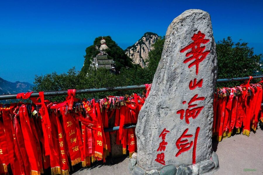 Private Xian Mt. Huashan Adventure Tour: Explore in Your Own - Price and logistics: what $180 covers, and what it doesn’t