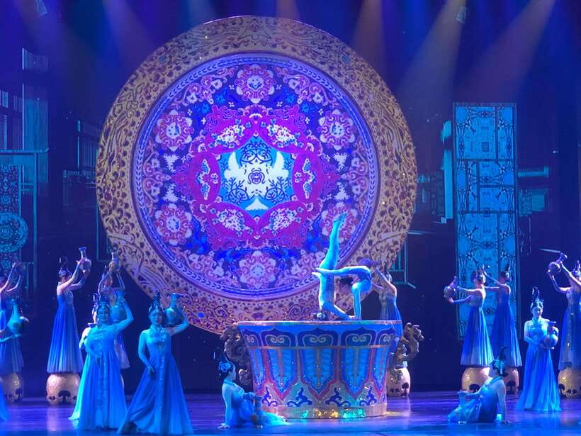 Red Theatre Beijing Acrobatics Show Ticket - The show schedule: when to plan your evening around the curtain