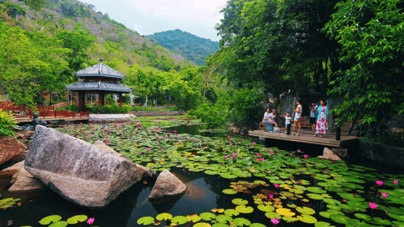 Sanya: Yalong Bay Tropical Forest Ticket and Tour Car - Cable car and viewing platforms: the best effort-to-view ratio