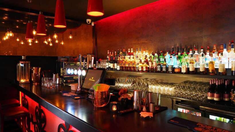 Shanghai bar hopping tour in the former french concession - Logistics and how to survive a crawl without ruining tomorrow