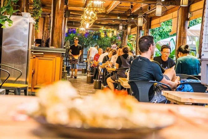Shanghai bar hopping tour in the former french concession - Beer lovers: trying local flavors without guessing