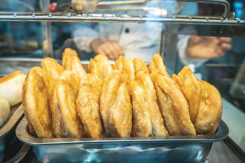 Shanghai Coffee & Breakfast Tour - Pace and Group Size: Small, Friendly, and Still a Walking Tour