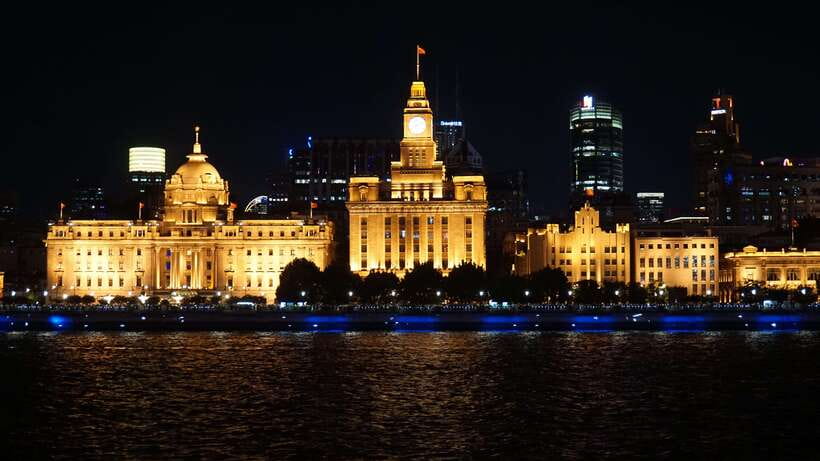 Shanghai Evening Tour: VIP Huangpu River Cruise&City lights - Getting From Downtown to Shiliupu Marina Without Stress