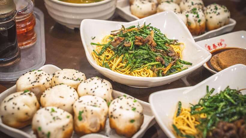 Shanghai: Evening Walking Food Tour - Key highlights you should know before you go