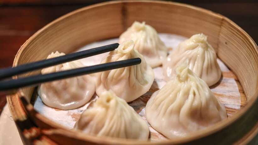 Shanghai: Evening Walking Food Tour - Dessert with fresh fruit and the chilled sago secret