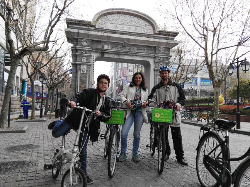 Shanghai: Guided Bicycle Tour - Lu Xun Park: a calm pedal break with local perspective
