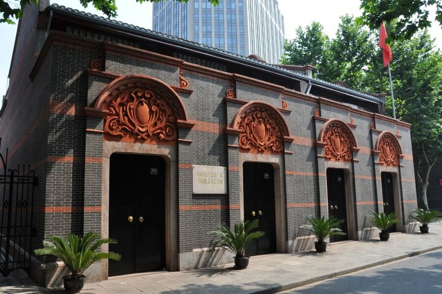 Shanghai: Guided Bicycle Tour - Meeting Bike China Tours, and the taxi reality check