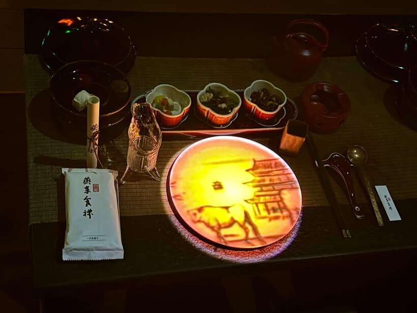 Shanghai Guided Royal Banquet Photo (Incl) with Massage Opt - The People Factor: Bonnie and Xi Make It Easier