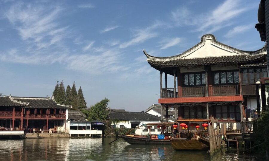 Shanghai Highlights and Zhujiajiao Water Town Private Tour - Yu Yuan Garden and the Old City Core: Ming and Qing Monuments Up Close