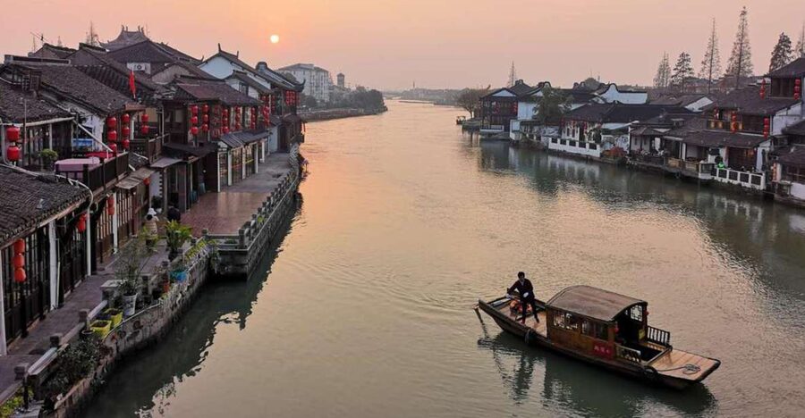 Shanghai Highlights and Zhujiajiao Water Town Private Tour - The Bund Along the Huangpu River: Where Skyline Meets Story