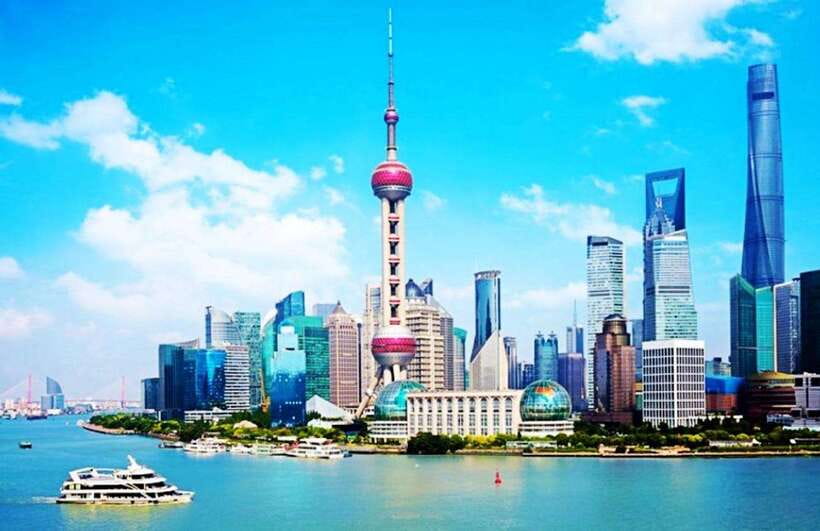 Shanghai: Jewish Ghetto and Shanghai Bund Private Tour - Bund riverfront plus Peace Hotel, old and new Shanghai in one walk