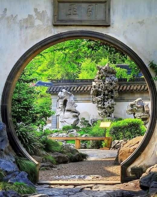 Shanghai: Jing'an Temple, Yu Garden, and Bazaar Private Tour - The metro transfer: why 30 minutes matters