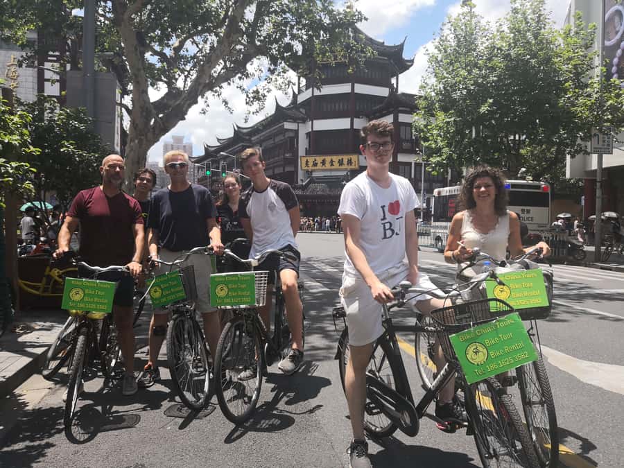Shanghai Must-See and Foodie Test Bike Tour( Day & Night) - Bikes, helmets, and how safety feels on Shanghai streets