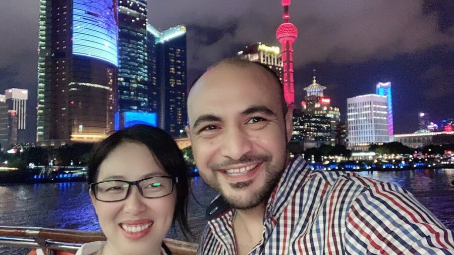Shanghai: Night River Cruise Tour with Xinjiang Style Dining - The Guide Factor: Making the Skyline Make Sense (and Getting the Photos)