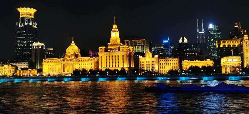 Shanghai Night River Cruise VIP Seat with Authentic Dinner - The 50-Minute Huangpu Cruise: Old Facades, New Towers, One Continuous Show