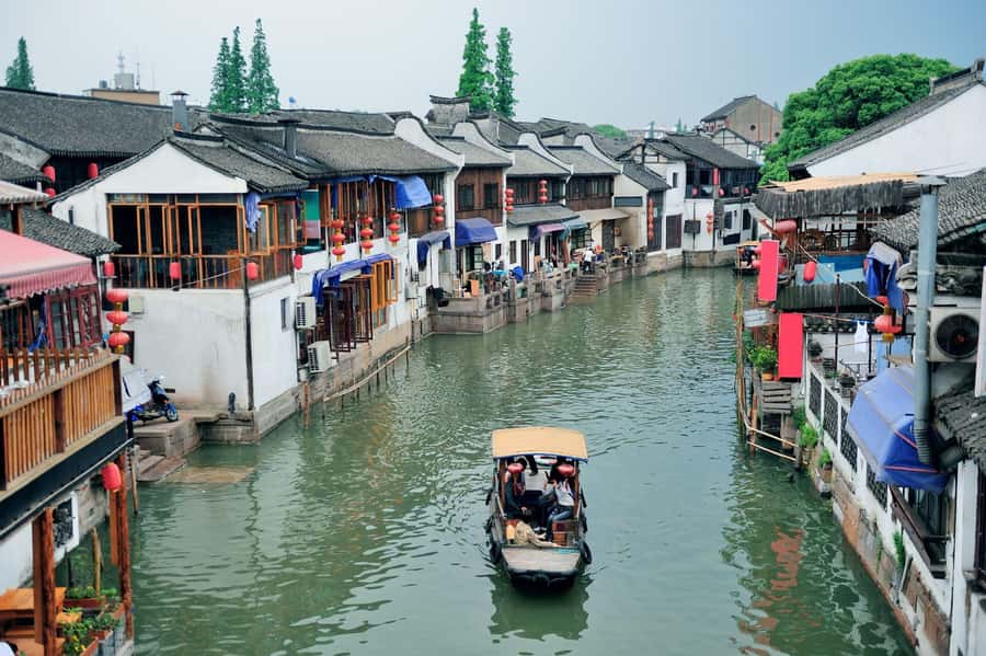 Shanghai：Old Town, Yu Garden, Zhujiajiao Water Town Bus Tour - One Day, Three Classic Shanghai Scenes