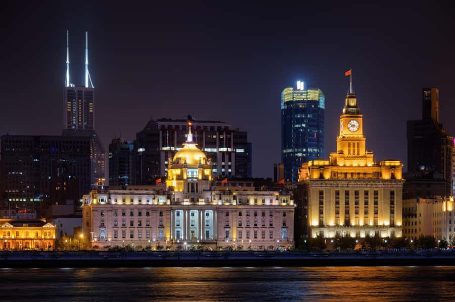 Shanghai：Old Town, Yu Garden, Zhujiajiao Water Town Bus Tour - The Bund at Night: A Classic Finish With a Guided History Boost