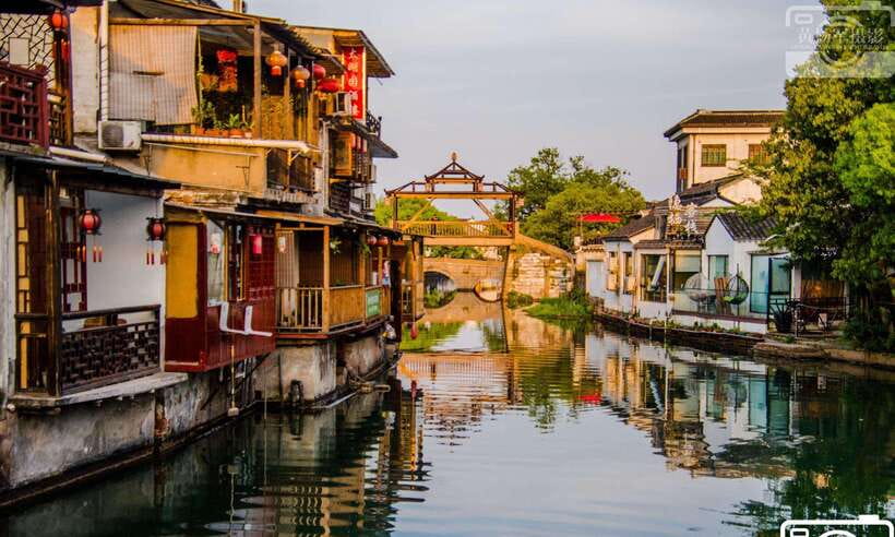 Shanghai: Private Shanghai & Zhujiajiao Tour with Lunch - Gardens, Temples, and the Big Choice: Yuyuan Garden or Jade Buddha Temple