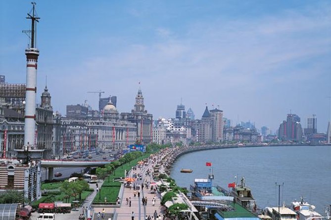 Shanghai Pudong Airport Private One-Way or Round-Way Transfer in English Service - English-speaking driver and the kind of help you notice fast