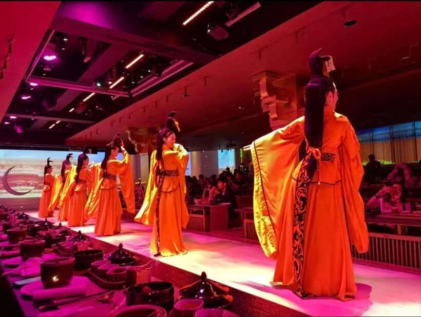 Shanghai: Royal Banquet with Chinese Cultural Performance - Dress Up in Ming-Style Clothing and Makeup (Extra 200 RMB)
