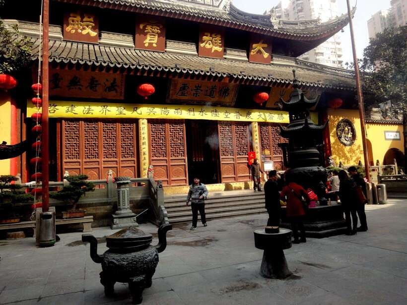 Shanghai: Top 5 Highlights All Inclusive Private Day Tour - Jade Buddha Temple, Qing-era architecture and two iconic jade statues