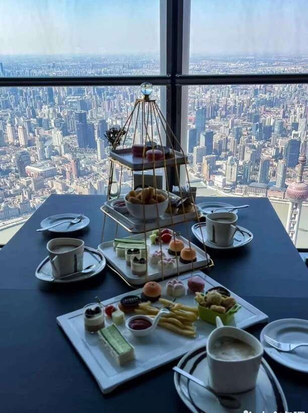 Shanghai Tower: Lunch or Dinner on the 119th Floor - Who This Suits Best, and Who Should Rethink It
