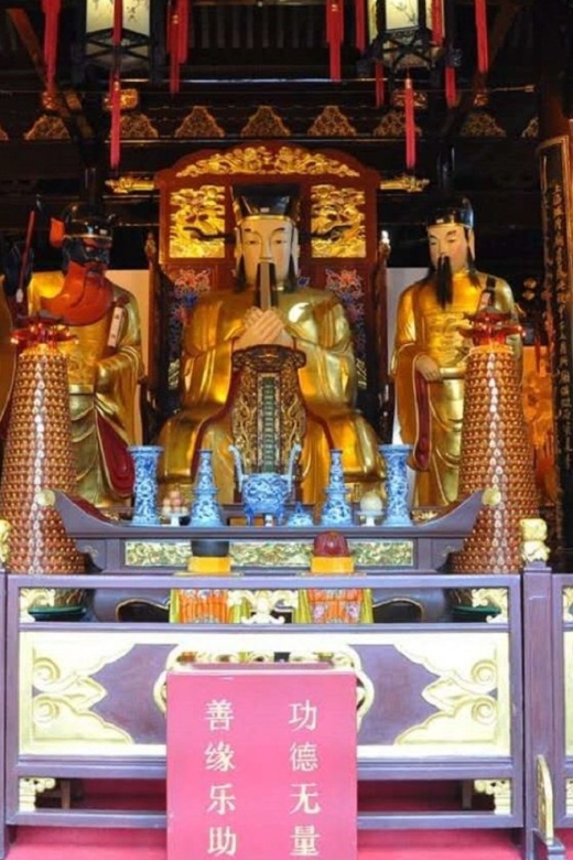 Shanghai: Yu Garden and City God Temple Walking Tour - Yuyuan Garden: how to enjoy a classic Chinese private garden without rushing