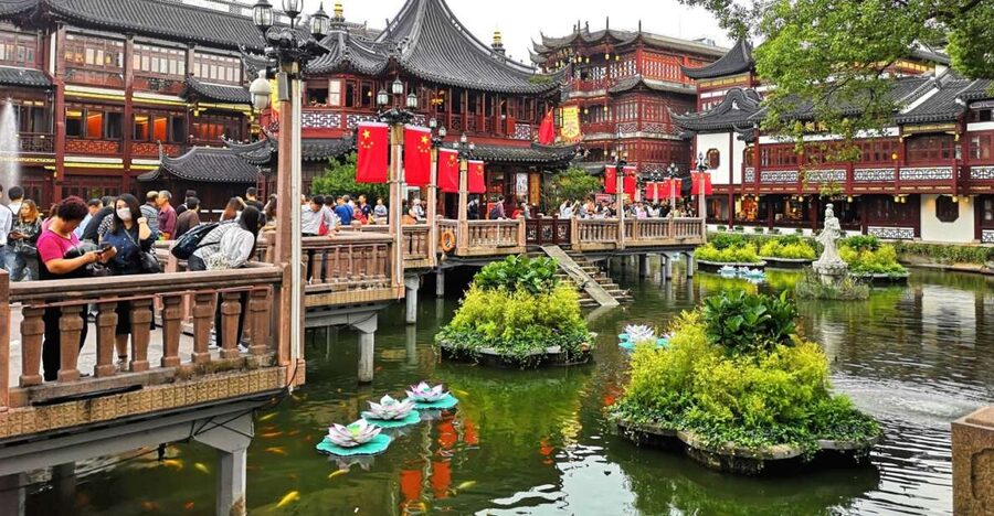 Shanghai: Yu Garden and City God Temple Walking Tour - City God Temple: Taoist beliefs, fortune-seeking, and why the streets get busy