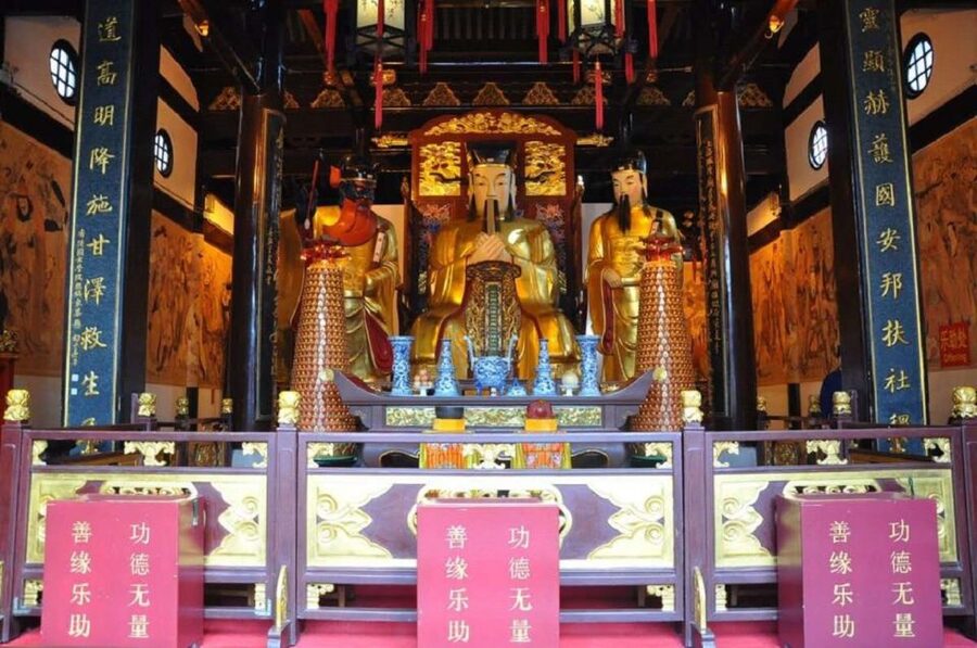 Shanghai: Yu Garden and City God Temple Walking Tour - Who this tour fits best (and who might want something else)
