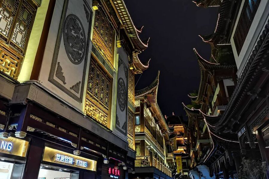 Shanghai: Yu Garden and City God Temple Walking Tour - Quick tips to get the most from a rain-or-shine walk